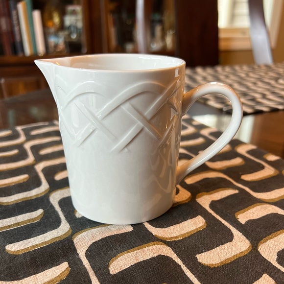 𝓟𝓲𝓬𝓷𝓲𝓬 by Oneida Creamer - Picture 2 of 7